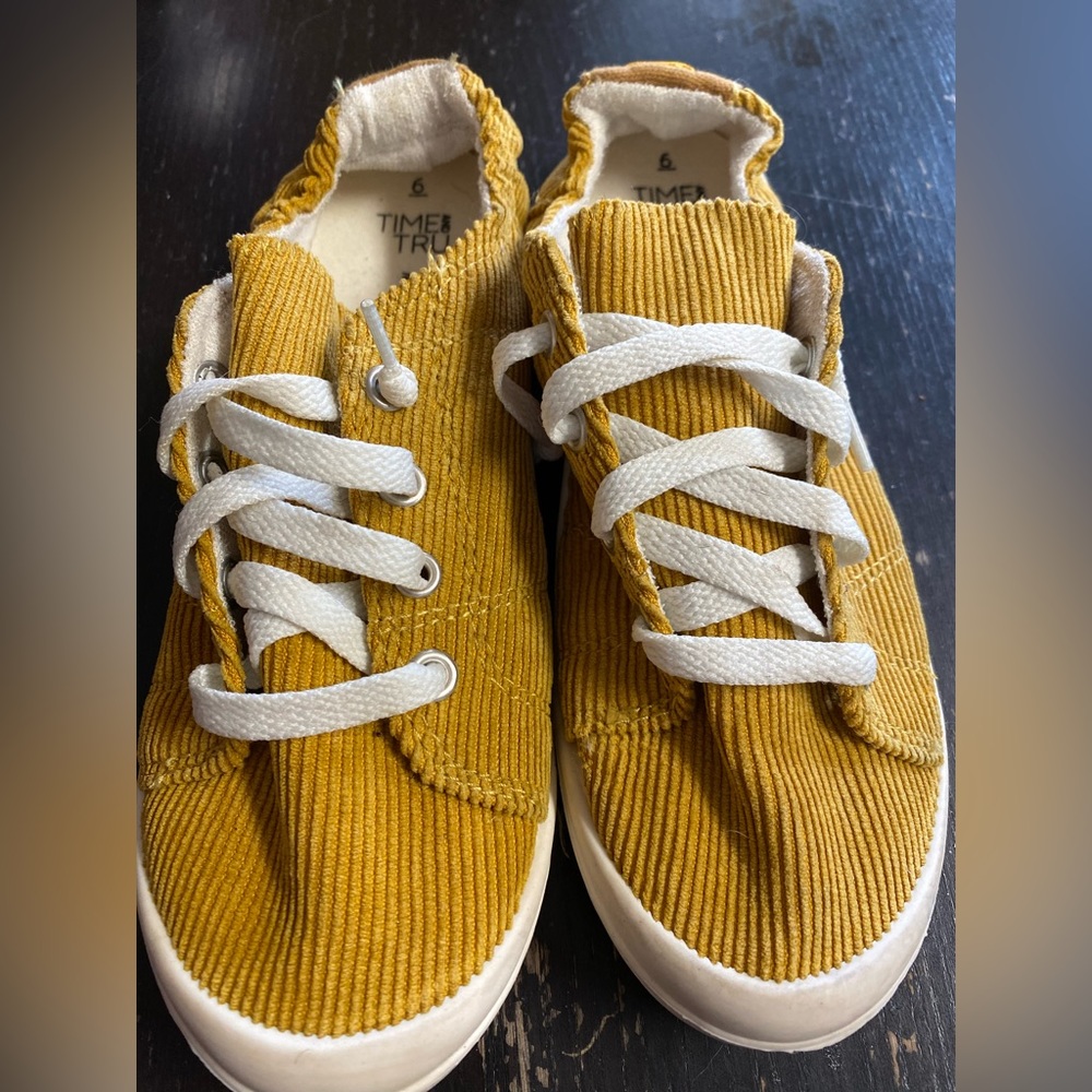 Time and Tru Mustard color Size 9